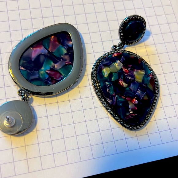 Multi Color Earrings - Picture 2 of 3